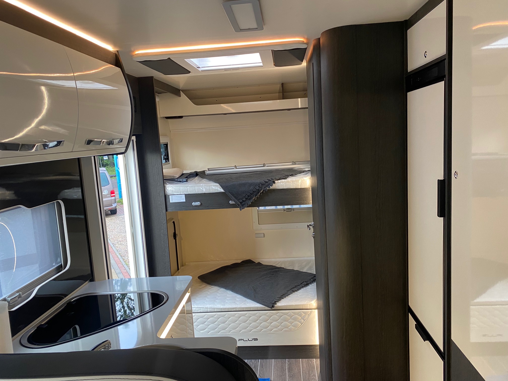 Camper 6 i 5 osobowy ford transit wersji VIP campery nowe Automat www.kampervip.pl