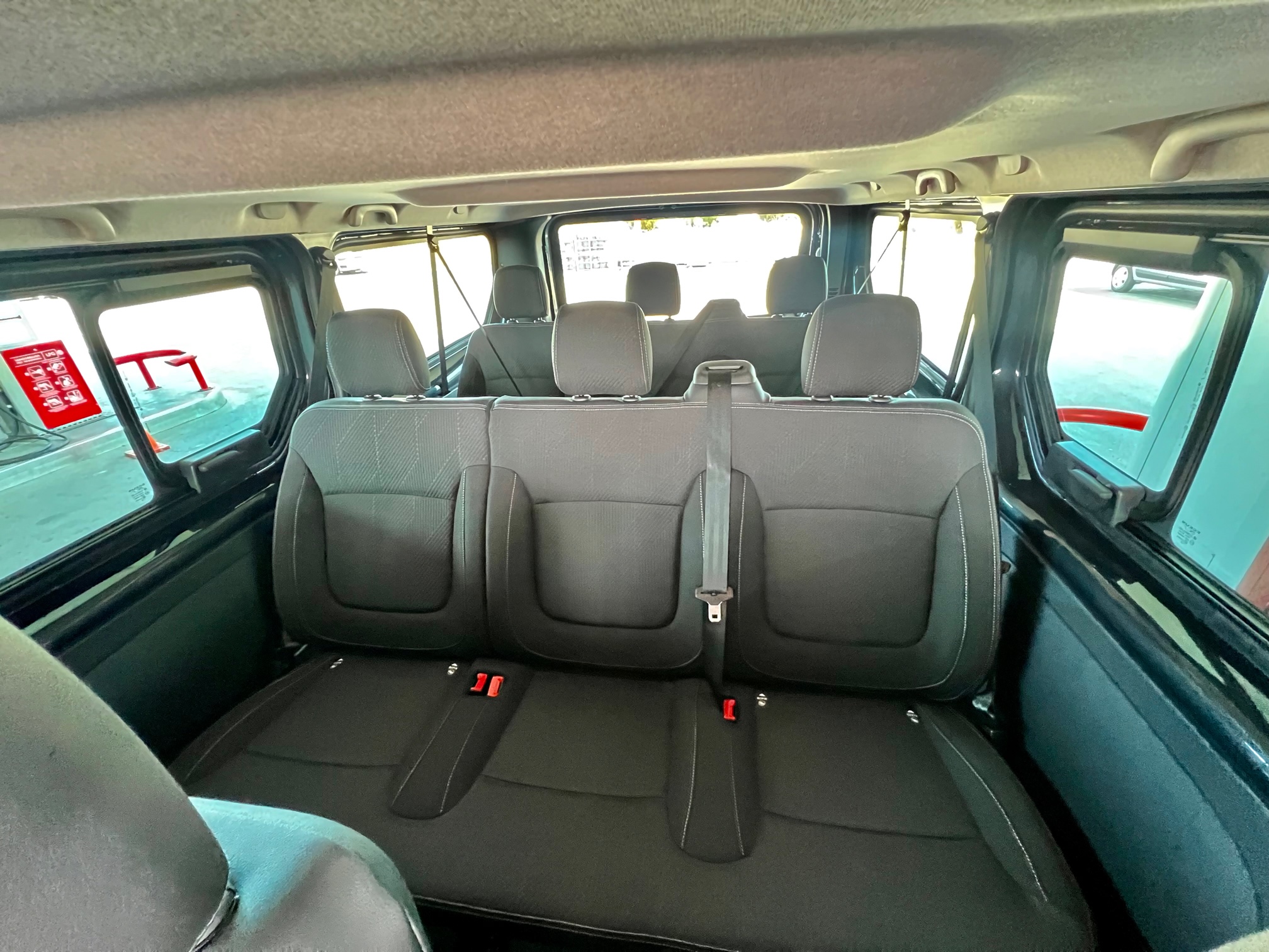 RENAULT TRAFIC LONG 2.0 DCI 9 OSOBOWY NAVI CARPLAY 2X DRZWI BOCZNE